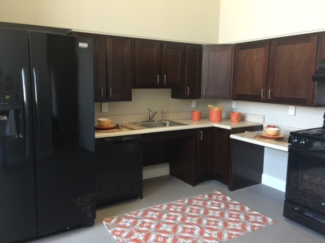 Photo - Lindsay Hill Senior Apartments