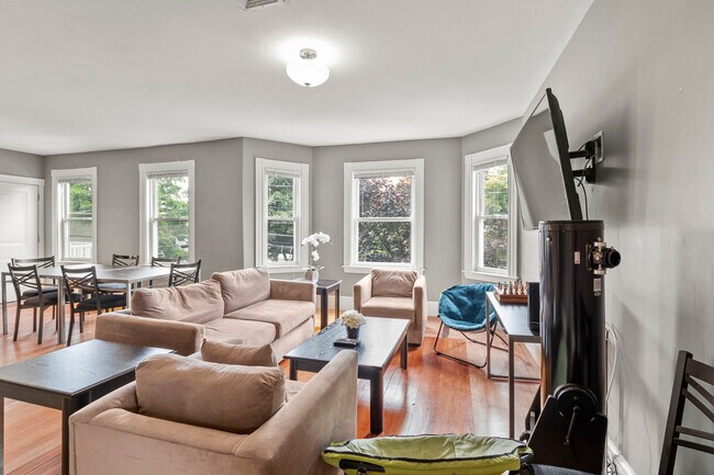 Photo - 139 Adams St