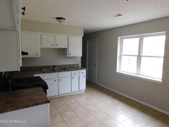 Photo - 5431 Nail Rd