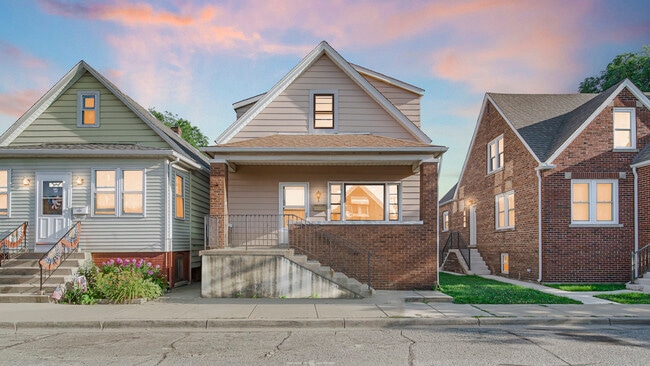 Photo - 1452 John St