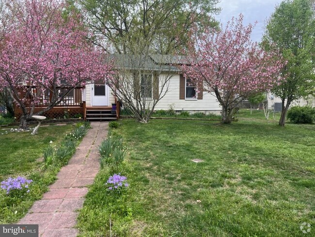 Building Photo - 5913 Vine Dr Rental