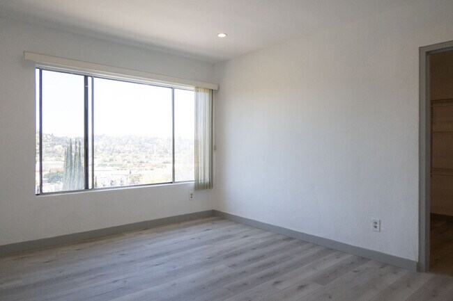 Carlyle Apartments