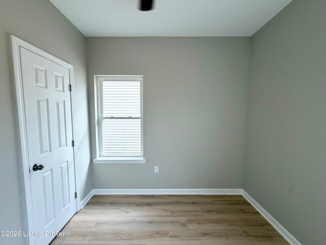 Photo - 118 E Collins Ct