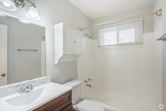 2BR, 1BA - 850SF - Bathroom
