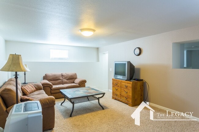 1203 E 5th St Unit B