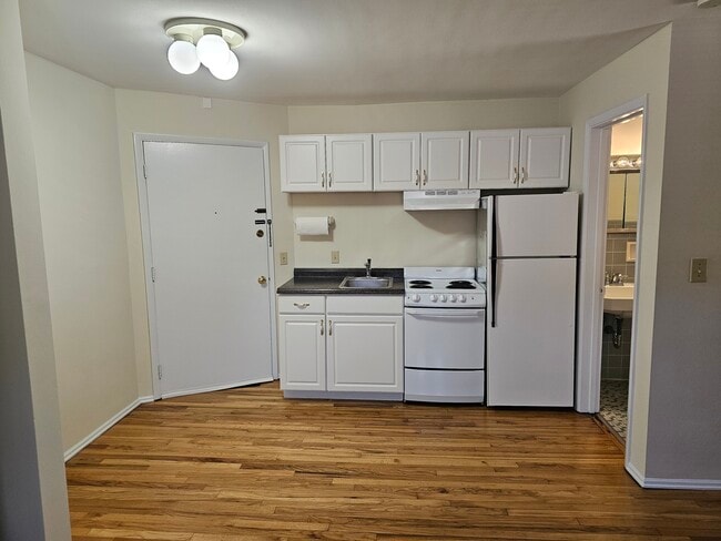 Building Photo - 376 Probasco St Unit 8