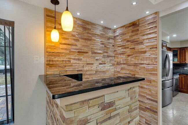 Photo - 283 N Ranger Blvd