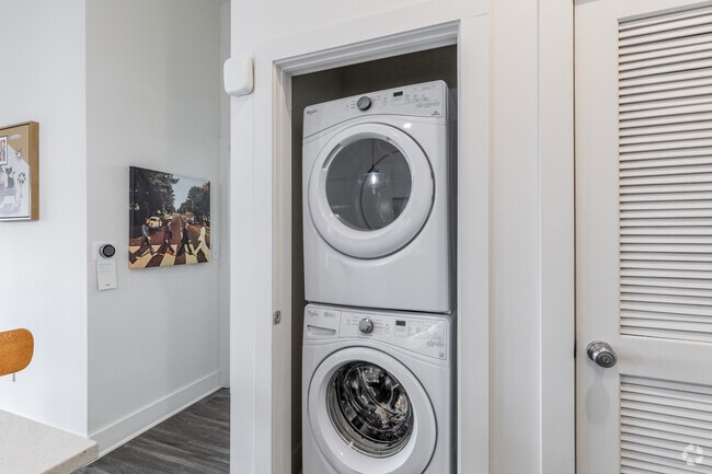 2BR, 2BA - 937SF - In-Unit Laundry