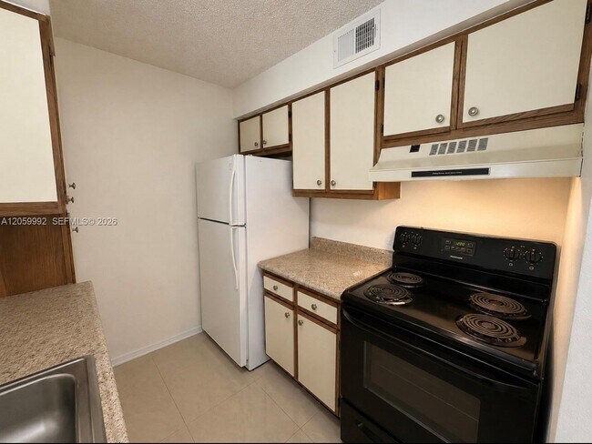 Photo - 2926 S University Dr Unidad 6306