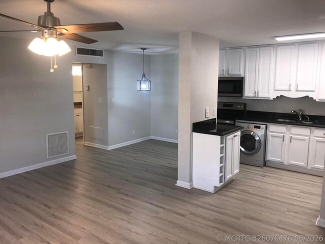 Photo - 120 N Lakeside Dr Unit Apartment 1