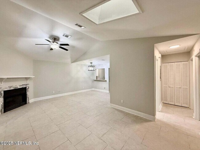 Photo - 3801 Crown Point Rd Unidad 1074