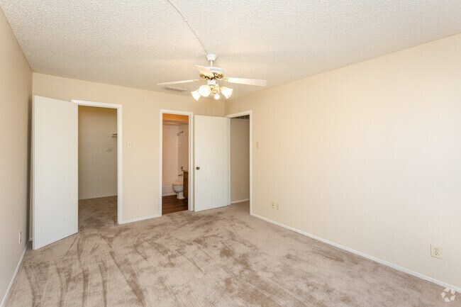 2BR 2BA - 952 SF