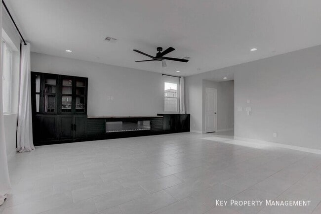 Photo - 8874 Howell St