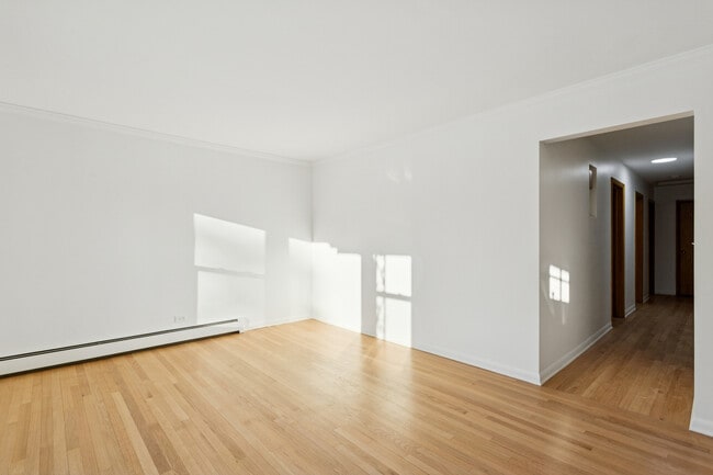 Photo - 645 Justina St