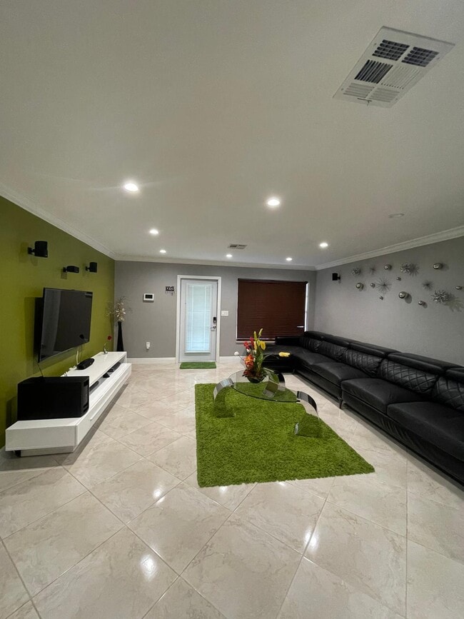 Photo - 584 Vossler Ave