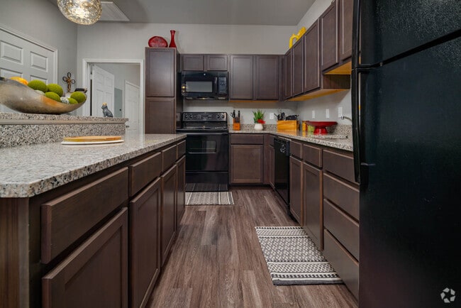1BR, 1BA - 707SF Kitchen