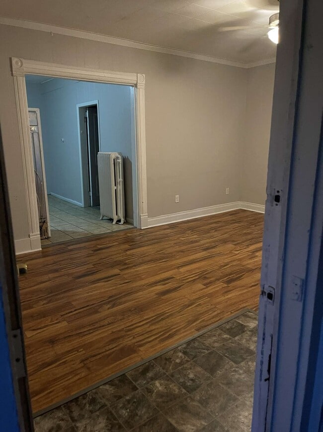 Photo - 106 W Pleasant St