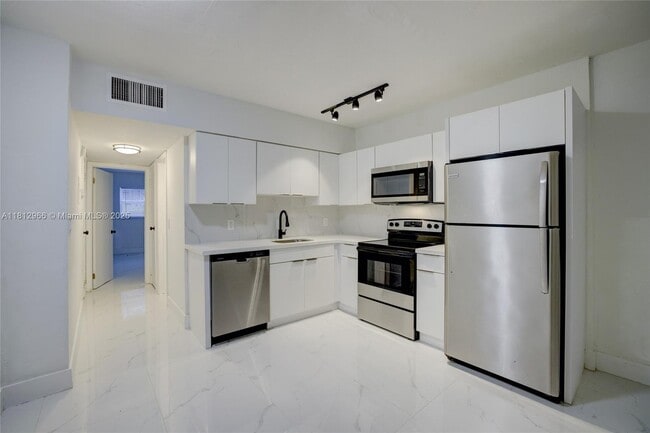 Photo - 1740 Funston St Apartment Unit 6