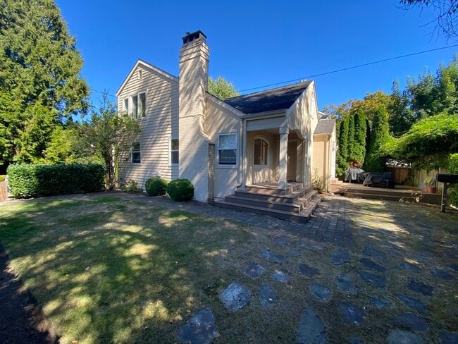 Building Photo - 4802 NE 45th St Rental