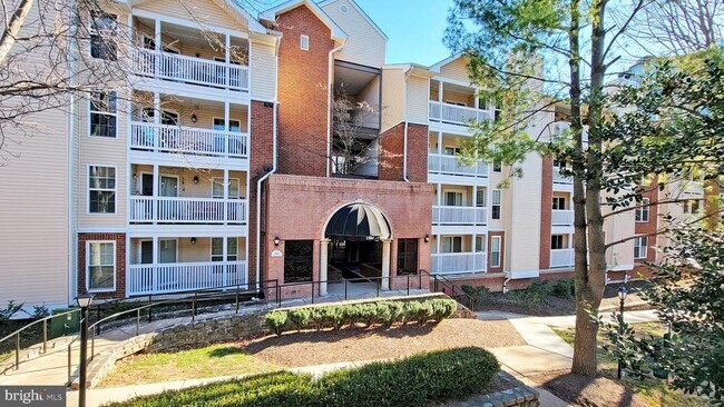 Building Photo - 1504 Lincoln Way Unit 118 Rental