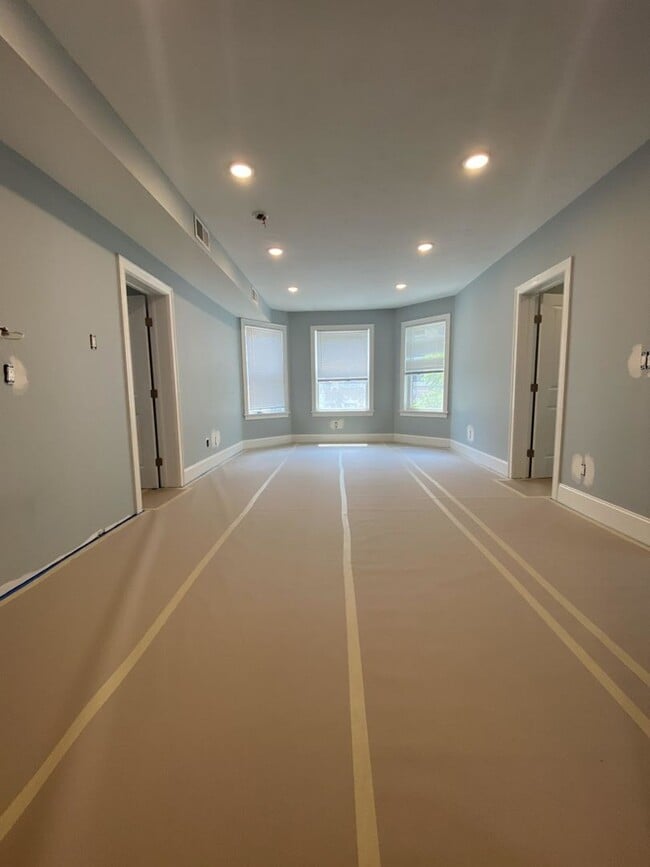 Photo - Fully Renovated, Central Heat/AC, Large bedrooms, Central Location. Laundry on a Site