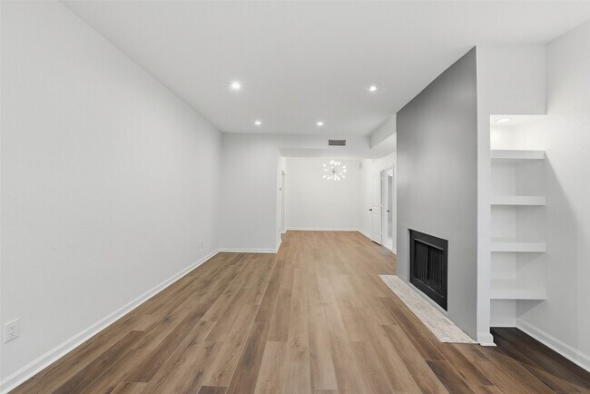 Photo - 2100 Tanglewilde St Unit 625