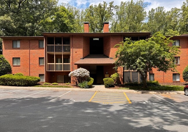 Photo - Turtle Creek 2 bedroom/2 Bath Condo available- enjoy the pool this summer! Walk to Stonefield!