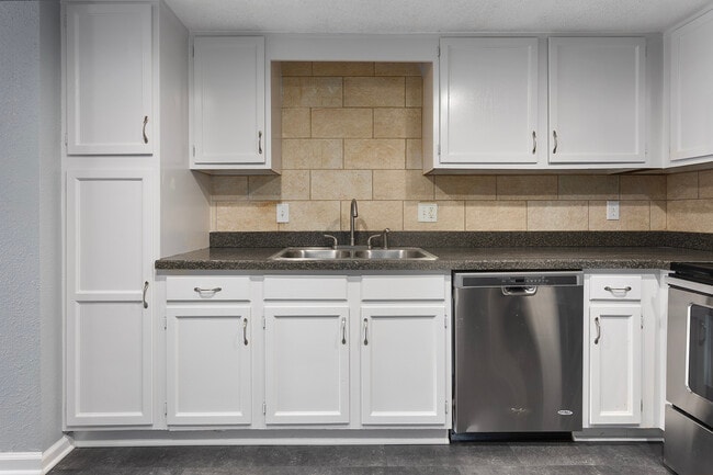 Photo - 577 NW Valleybrook Rd