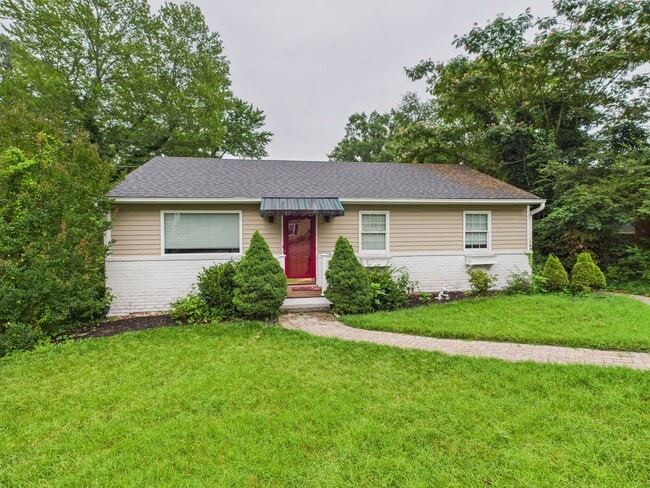 Building Photo - 1109 Dinwiddie Ave Rental
