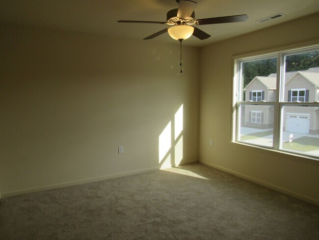 Photo - Nice 3 Bedroom Townhouse