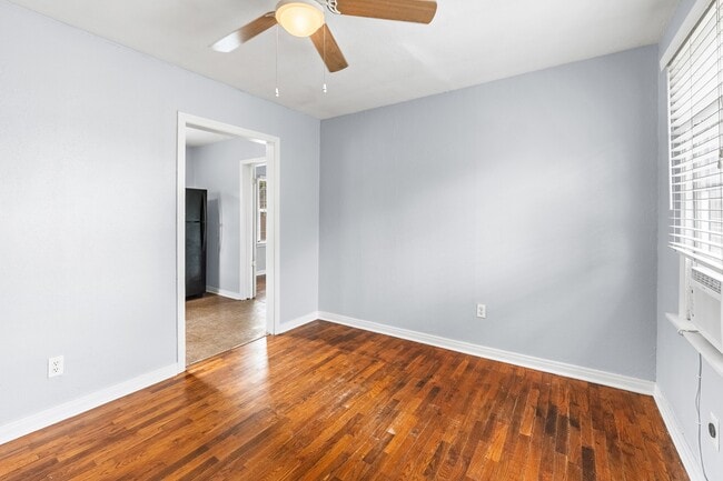 Photo - 319 Moody St