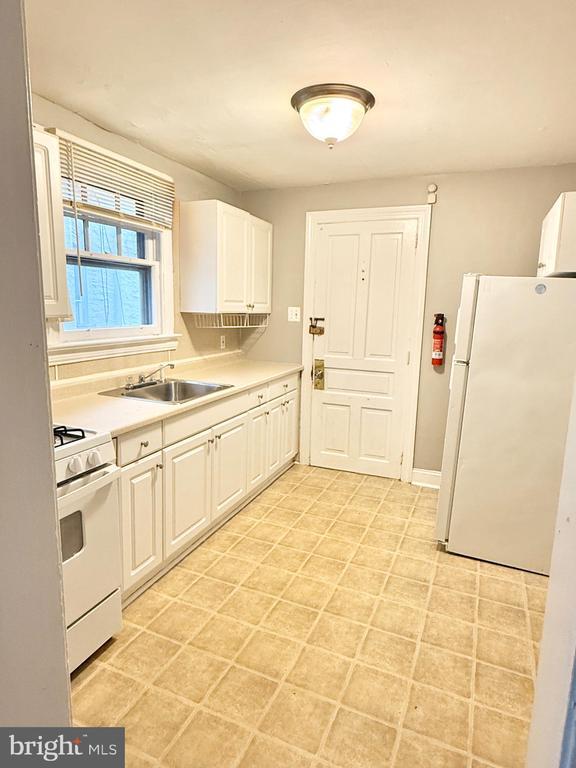 Building Photo - 328 South St Rental