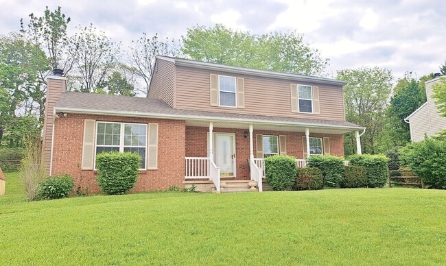 Photo - 3 Bed / 3 Bath Single Family Home