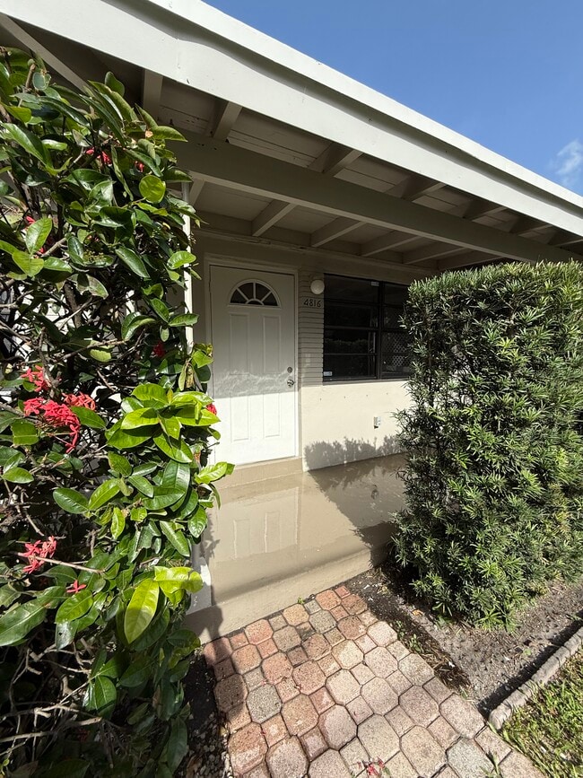 Building Photo - 4816 SW 58th Ave