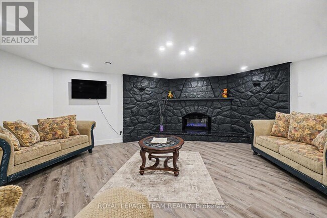 Photo - 1570 River Rd