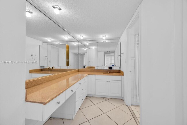 Photo - 6039 Collins Ave Unidad 311