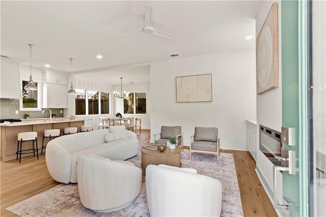 Photo - 205 Whitefoord Ave NE