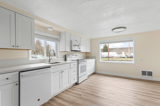 Photo - 530 NE 5th St