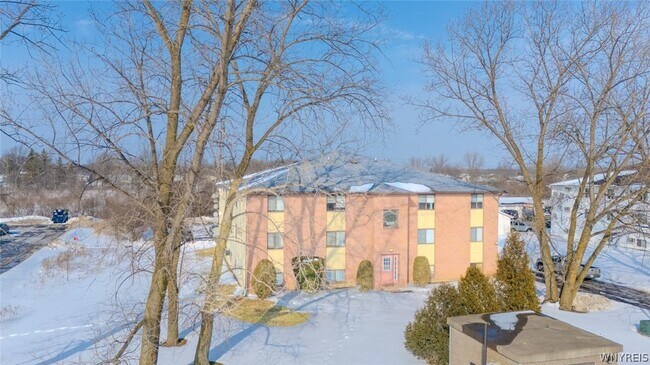 Photo - 6379 Robinson Rd