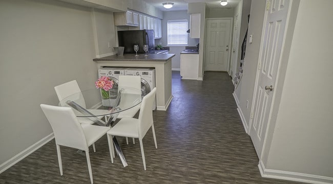 Photo - Diamond Springs Apartments