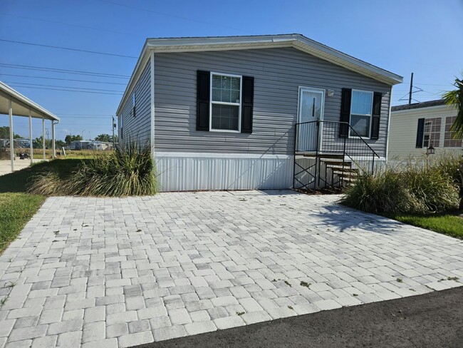 Building Photo - 6591 Hidden Oaks Dr Rental