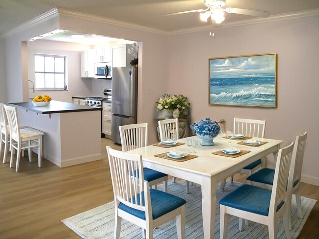 Building Photo - 1102 North Dr