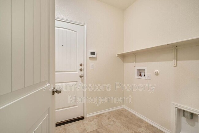 Photo - 907 Solitude Dr
