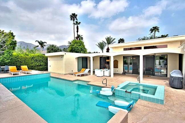 Building Photo - 72771 Skyward Way