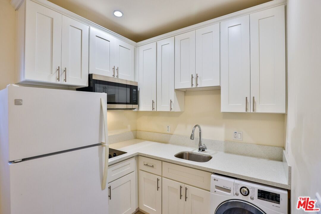 Photo - 1327 W Adams Blvd (Los Angeles, CA)