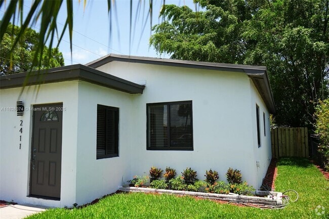 Building Photo - 2411 NW 9th St Rental