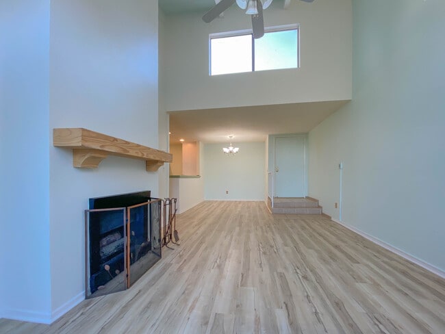 Building Photo - 4900 Overland Ave Unit 324 Rental