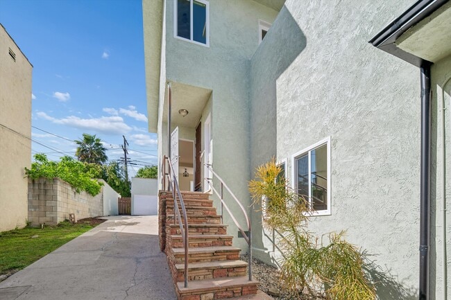 Building Photo - 1321 S Mansfield Ave