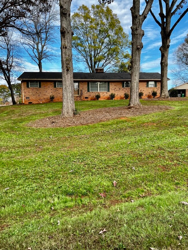 Building Photo - 1600 Plumcrest Dr Rental