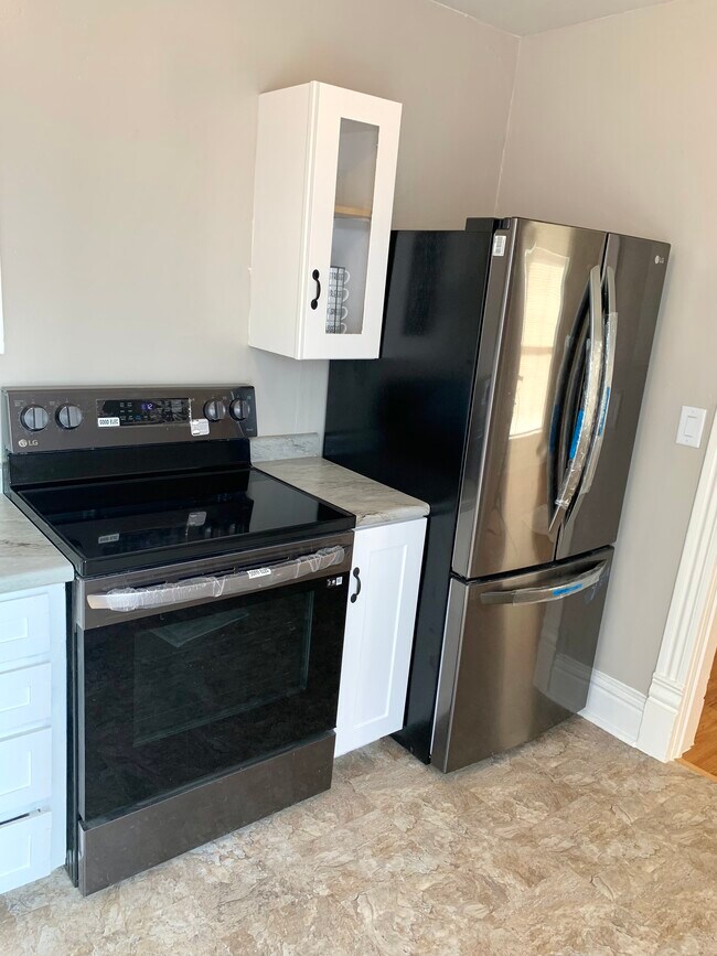 327 N Market St Townhome Townhome Rental in Oskaloosa IA